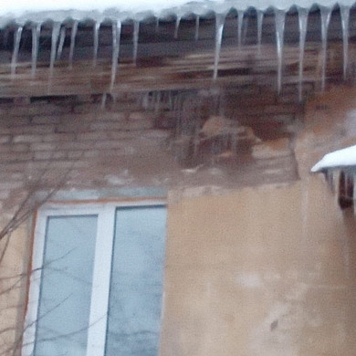 Жителей дома по ул. Новой заливает